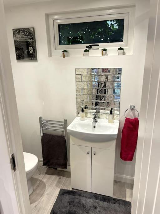 The Cabin, Arkley, Barnet Apartment Bagian luar foto